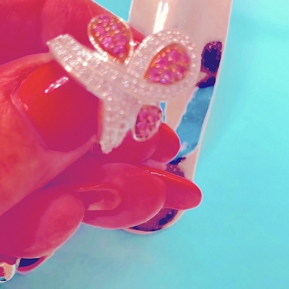 FLASH SALE. 1 HOUR. THIS IS A BUBBLE GUM PINK RING - Picture 8 of 15